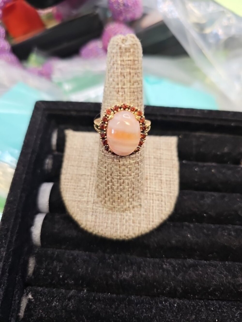 Ring Size 6.75 Agate With Red Garnet Accents